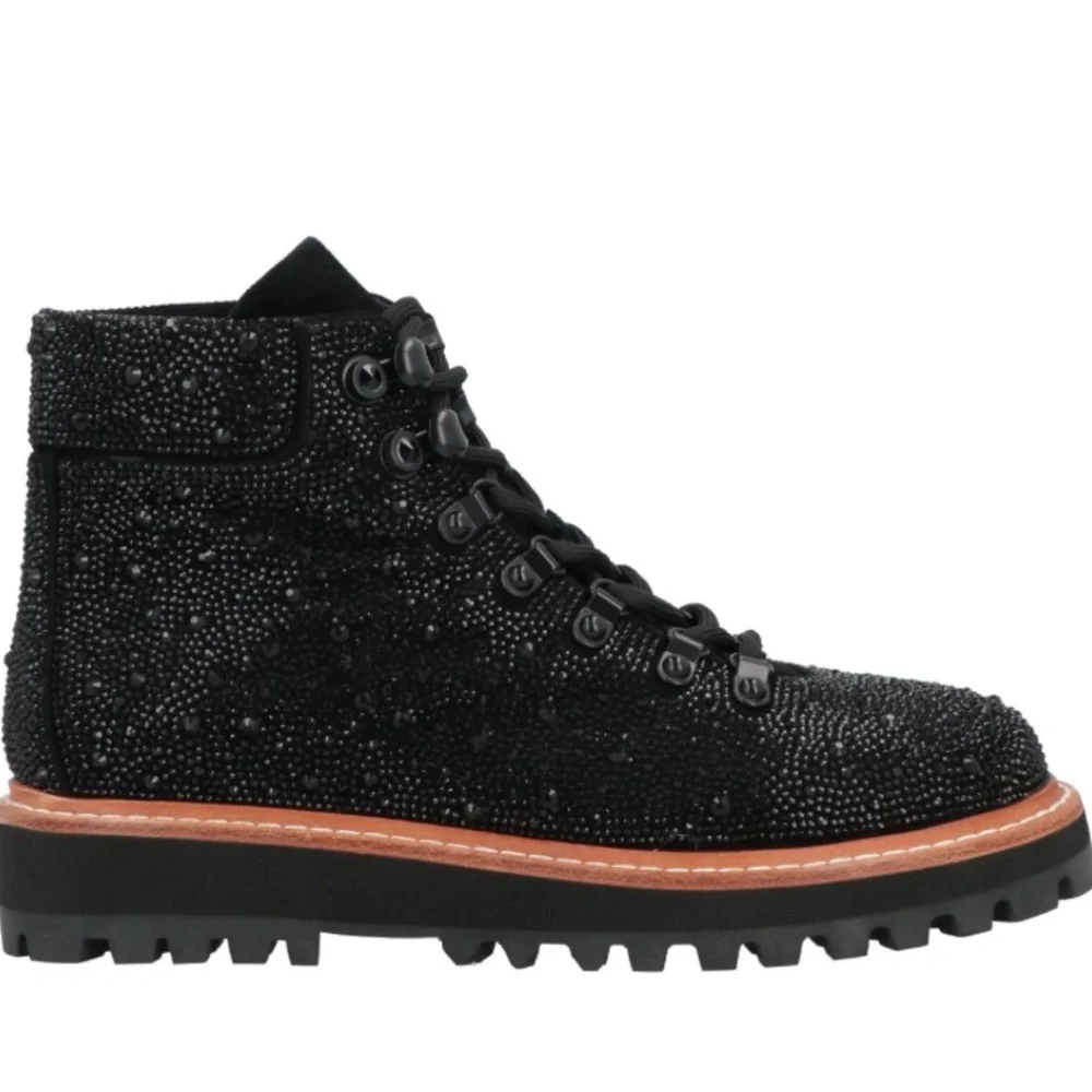 Lola Cruz lace up